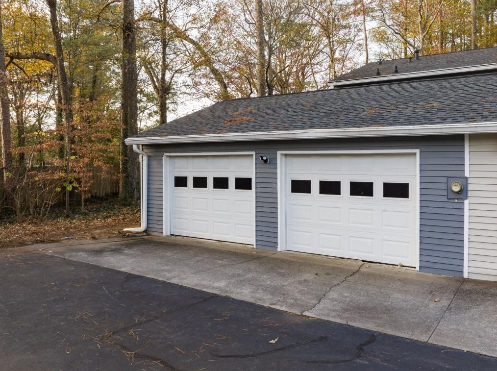 2902 Lavista Way, Decatur GA  30033-1108 exterior