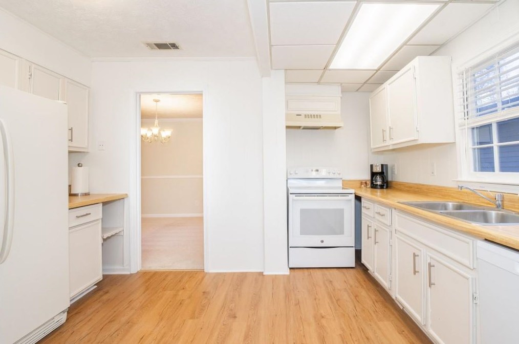 2902 Lavista Way, Decatur GA  30033-1108 exterior