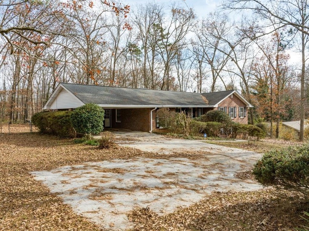 844 Sinyard Rd, Lithia Springs, GA 30122