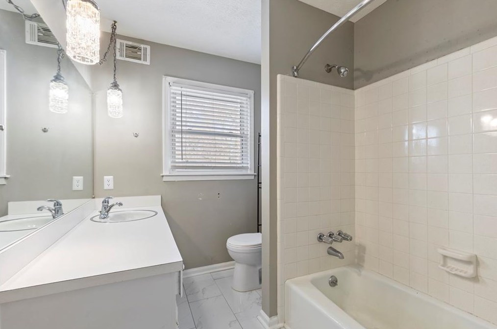 618 Rae Dr, Lawrenceville GA  30044-5641 exterior