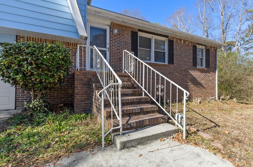 618 Rae Dr, Lawrenceville GA  30044-5641 exterior