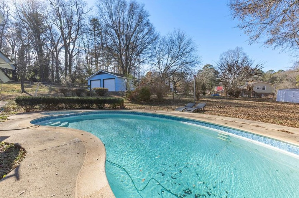 618 Rae Dr, Lawrenceville GA  30044-5641 exterior