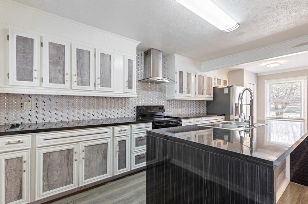 618 Rae Dr, Lawrenceville GA  30044-5641 exterior