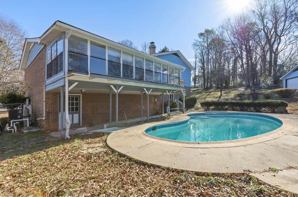 618 Rae Dr, Lawrenceville GA  30044-5641 exterior