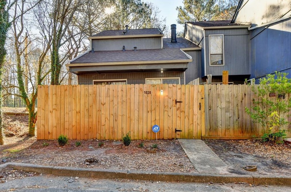 1028 Mariners Ct, Stone Mountain, GA 30083