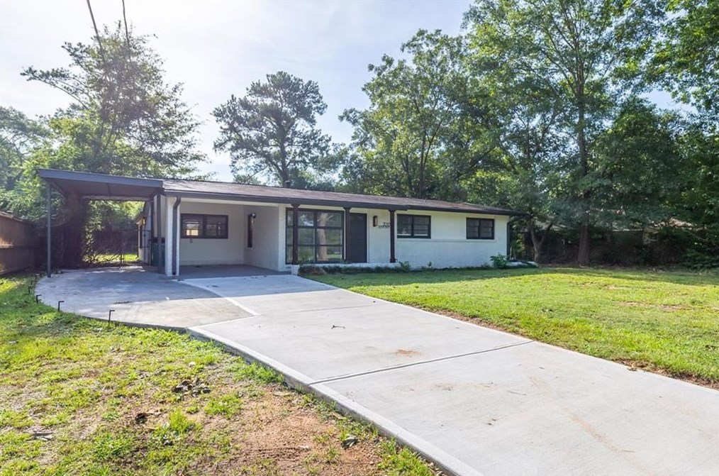 2018 Austin Dr, Decatur GA  30032-6103 exterior