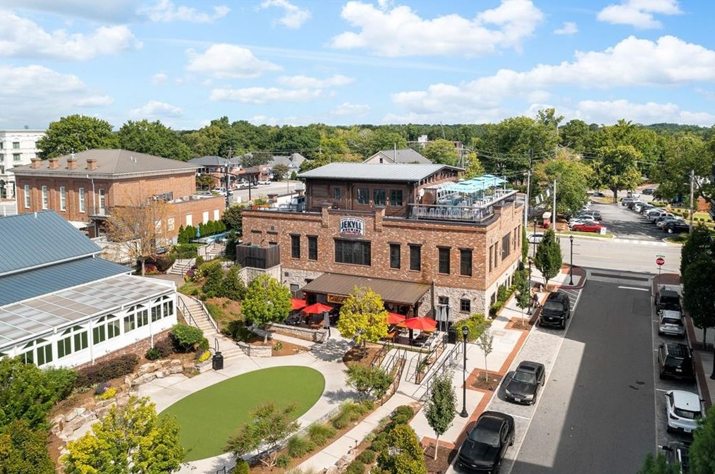 135 Mayfield Cir, Alpharetta GA  30009-1533 exterior