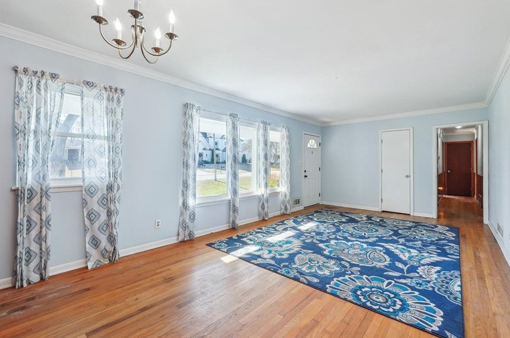 179 Meadow Dr, Alpharetta, GA 30009-1541
