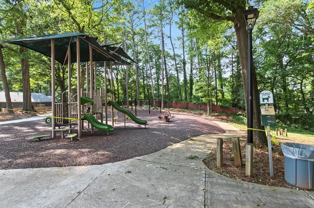 2816 Lincoln Dr, Decatur GA  30033-5810 exterior