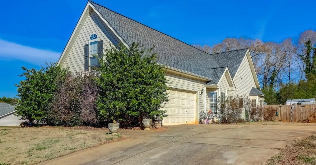 1212 Bridge Crest Dr, Winder, GA 30680-3383