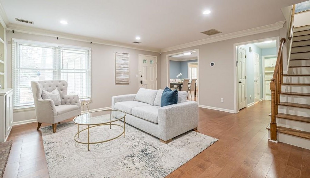 122 Great Oaks Ln, Roswell, GA 30075