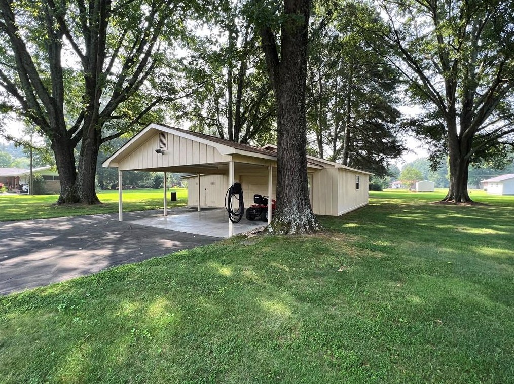 106 Deer Park Ln, Calhoun, GA 30701