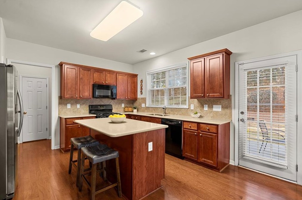 2095 Vistoria Dr, Cumming, GA 30041-1585