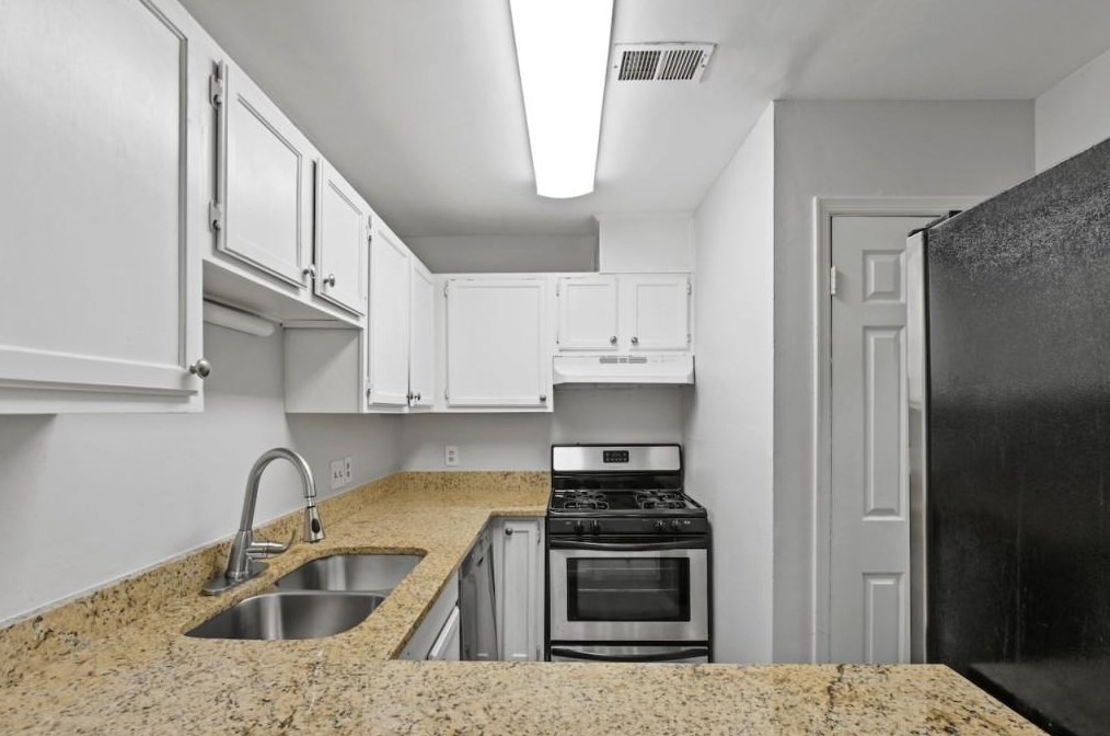 741 Oak Dr, Atlanta GA  30354-1062 exterior