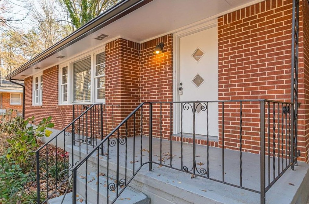 693 Brookwood Dr, Forest Park, GA 30297-3012