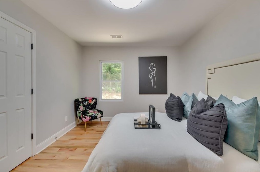 411 Pomona Cir, Atlanta GA  30315-7229 exterior