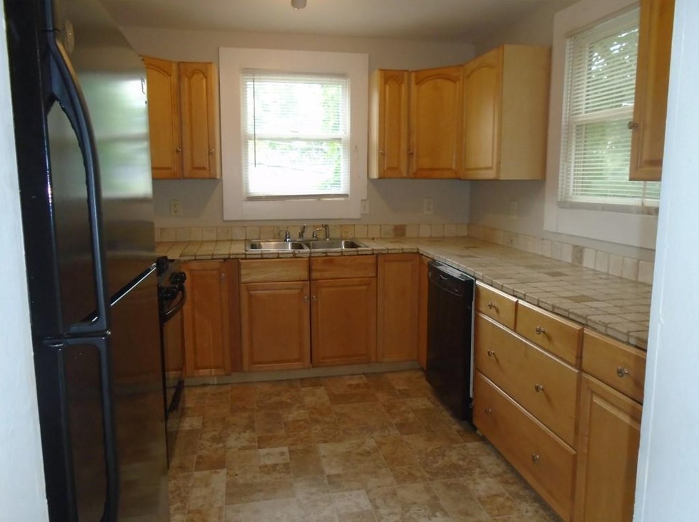 1695 Flt Shl Rd, Atlanta GA  30349-4001 exterior