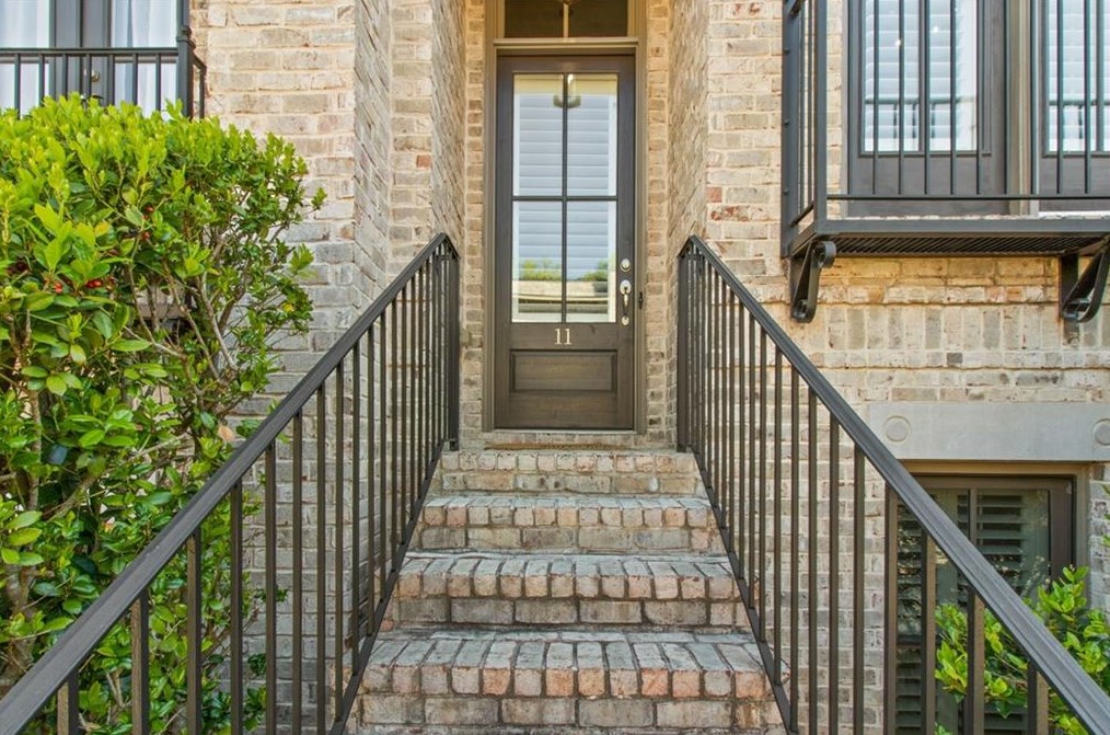 11 Arbor Way Dr, Decatur GA  30030-1300 exterior