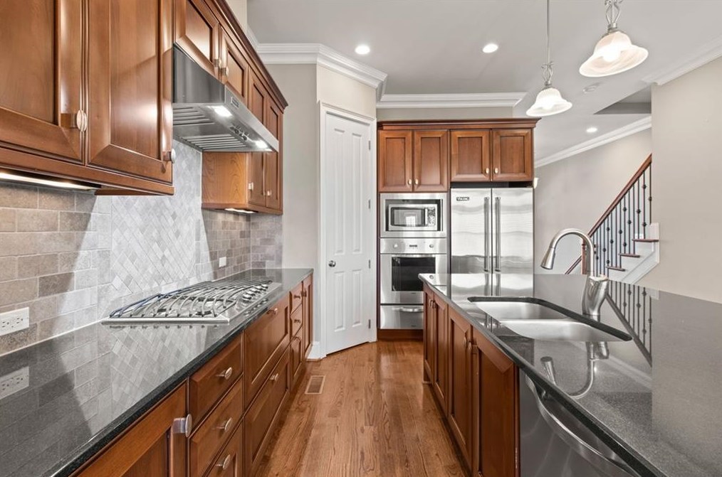 11 Arbor Way Dr, Decatur GA  30030-1300 exterior