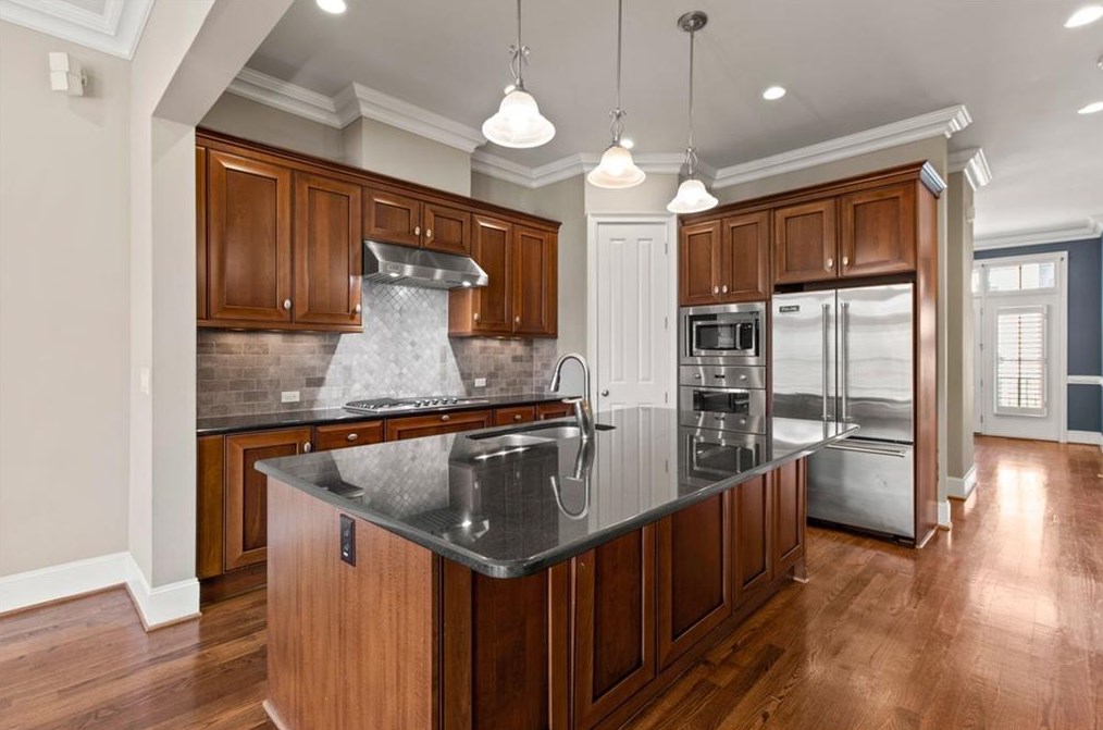 11 Arbor Way Dr, Decatur GA  30030-1300 exterior