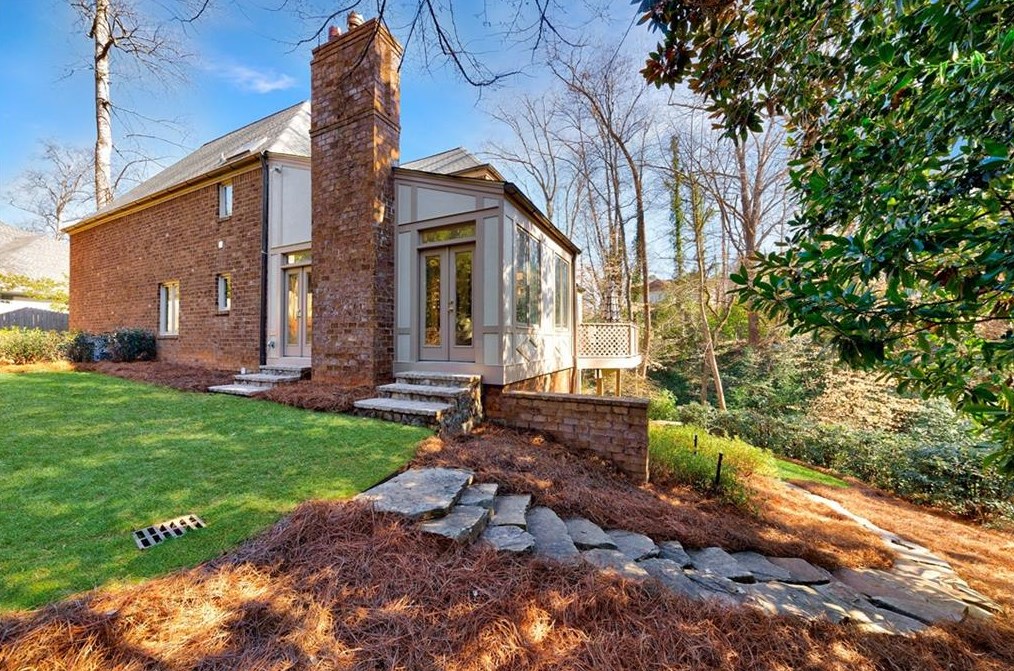 1858 Windemere Dr, Atlanta GA  30324-4918 exterior