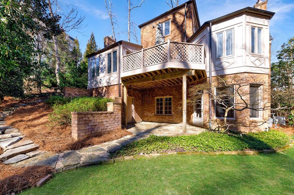 1858 Windemere Dr, Atlanta GA  30324-4918 exterior