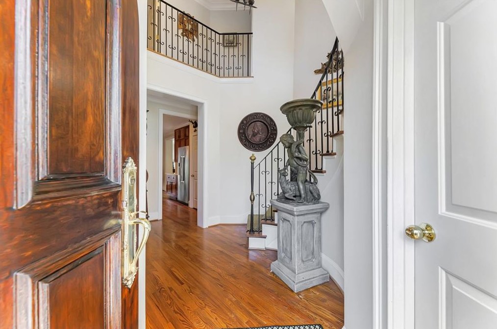 1858 Windemere Dr, Atlanta GA  30324-4918 exterior