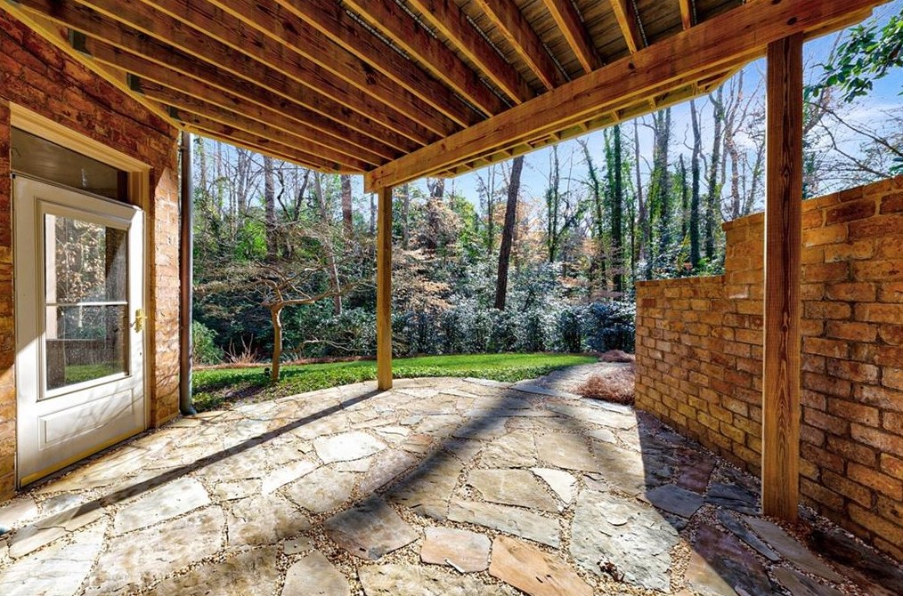1858 Windemere Dr, Atlanta GA  30324-4918 exterior