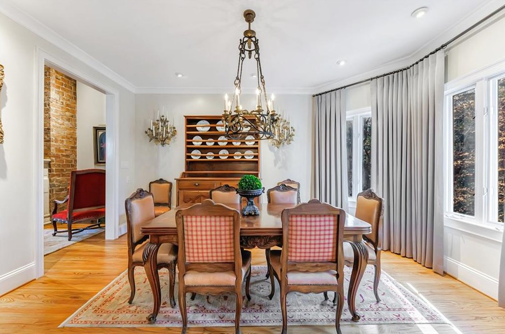 1858 Windemere Dr, Atlanta GA  30324-4918 exterior