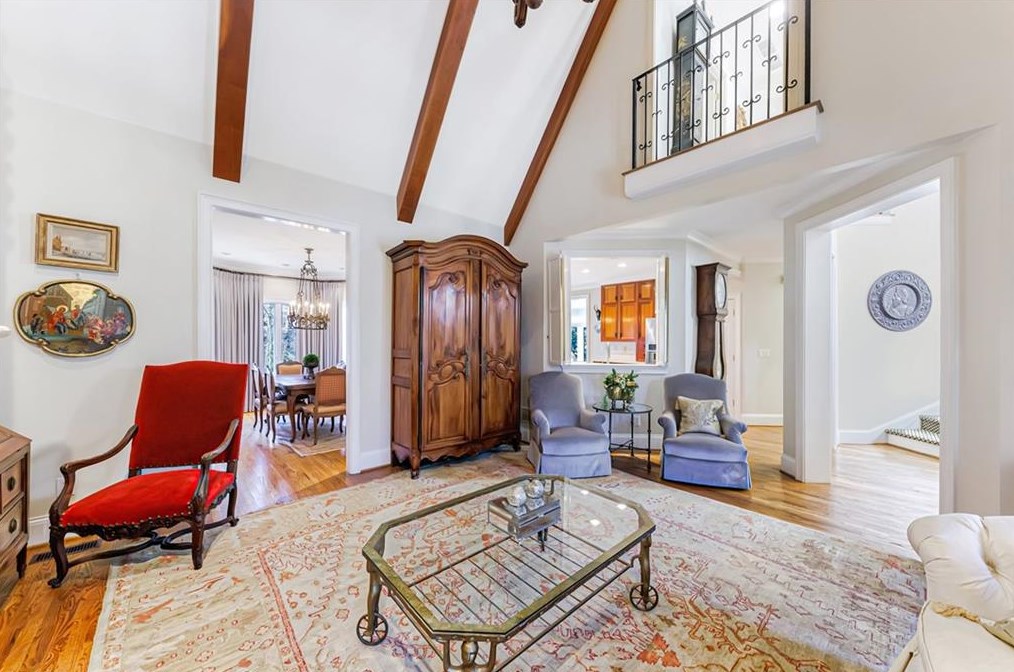 1858 Windemere Dr, Atlanta GA  30324-4918 exterior
