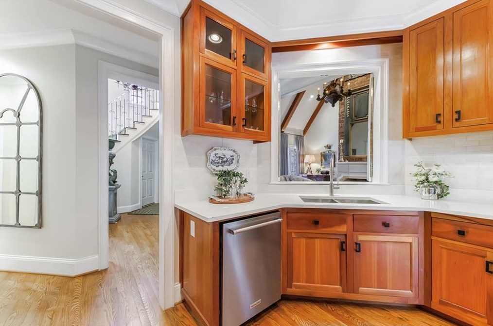 1858 Windemere Dr, Atlanta GA  30324-4918 exterior