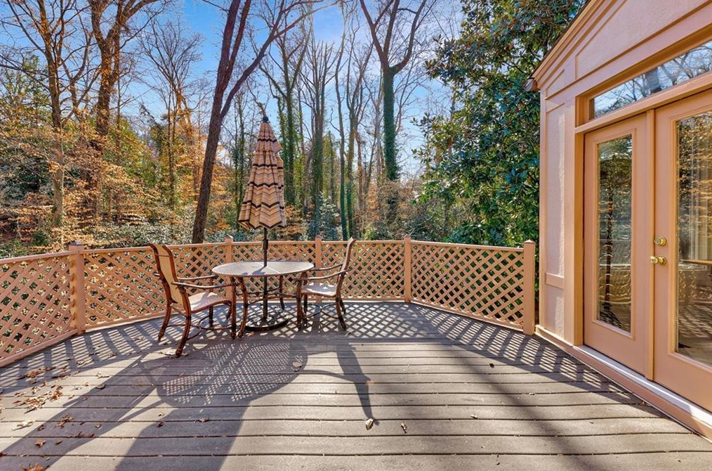 1858 Windemere Dr, Atlanta GA  30324-4918 exterior