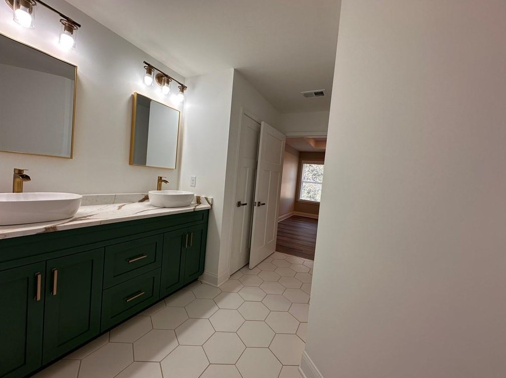 3647 Mitchell Lk Dr, Gainesville GA 30506-1211 exterior