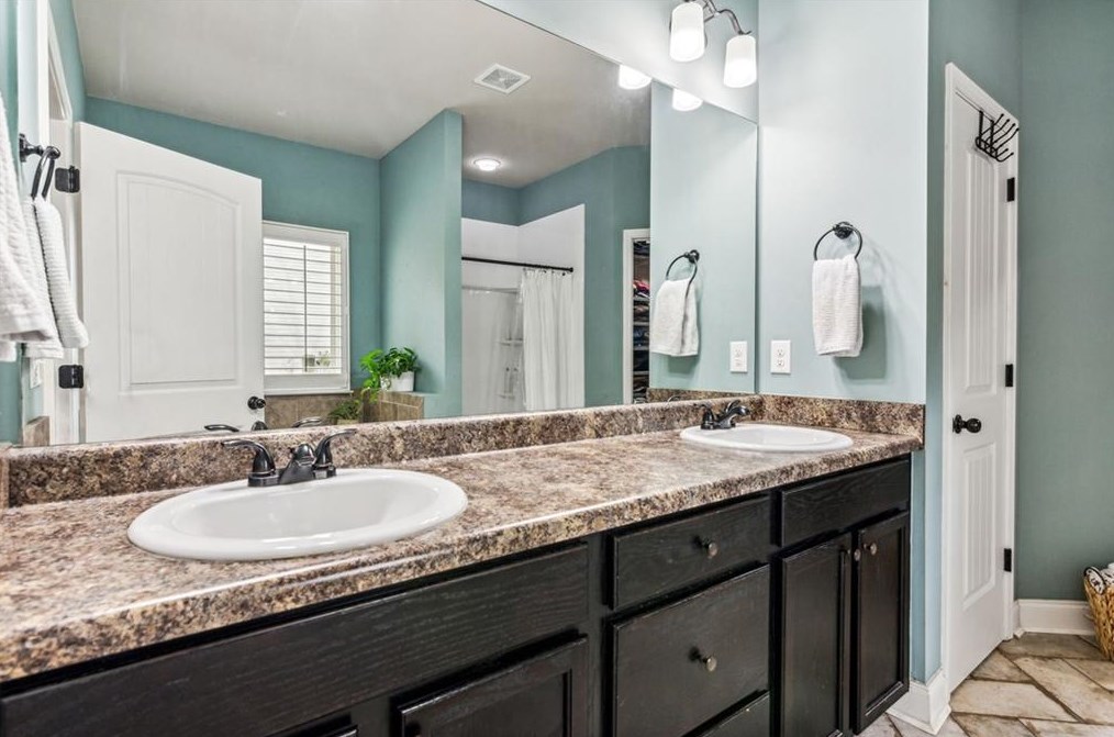2858 Shadowstone Way, Winder GA  30680-2985 exterior