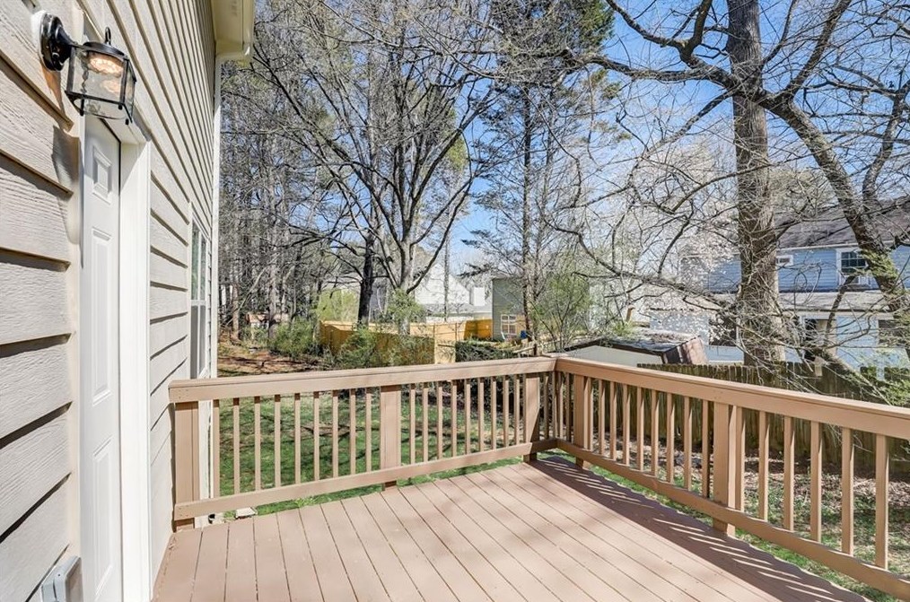 1054 Autumn Crest Ct, Stone Mountain GA  30083-5155 exterior