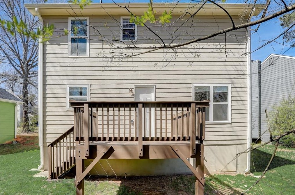 1054 Autumn Crest Ct, Stone Mountain GA  30083-5155 exterior