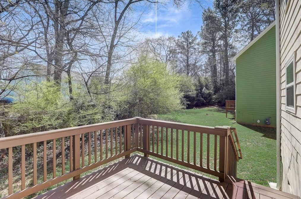 1054 Autumn Crest Ct, Stone Mountain GA  30083-5155 exterior