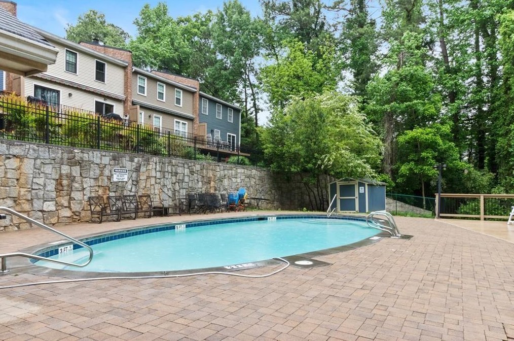 2901 Lavista Way, Decatur GA 30033-1108 exterior