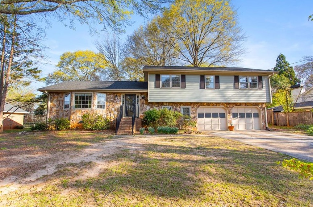 360 Meadowood Dr, Roswell, GA 30075-4505