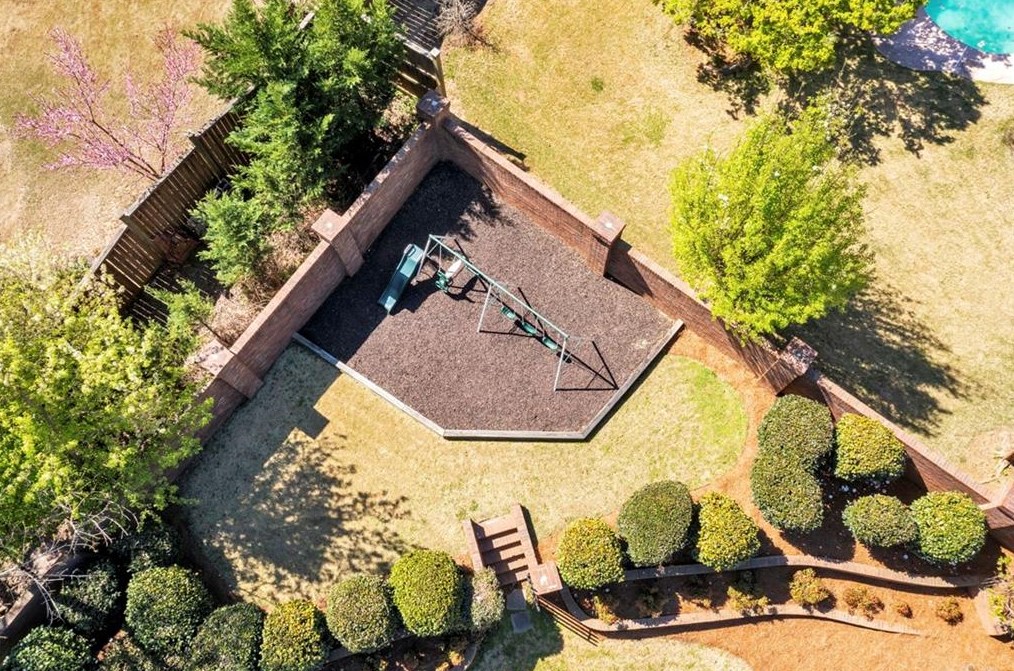5015 Willow Bluff Dr, Atlanta GA  30350-1035 exterior