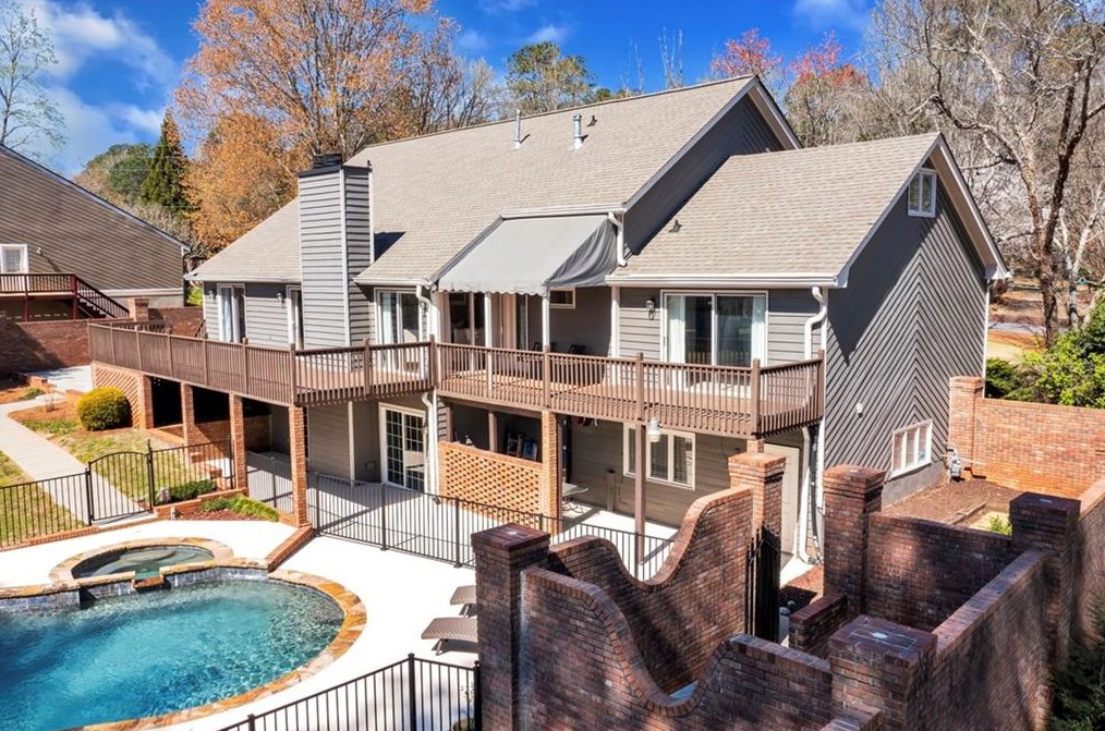 5015 Willow Bluff Dr, Atlanta GA  30350-1035 exterior