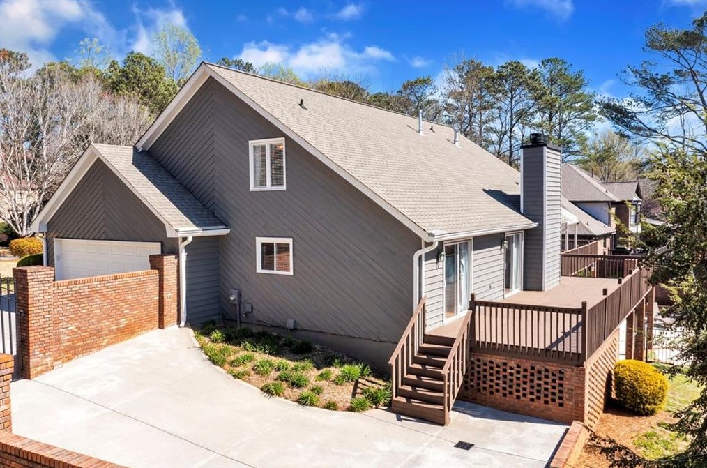 5015 Willow Bluff Dr, Atlanta GA  30350-1035 exterior