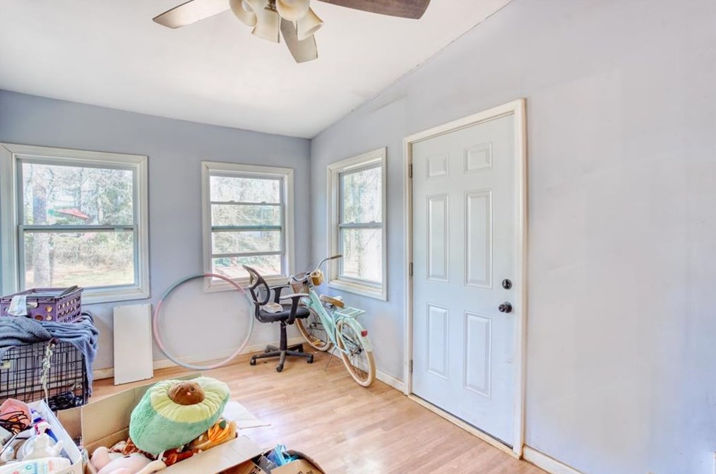 1415 Harbins Ridge Dr, Norcross, GA 30093-2281