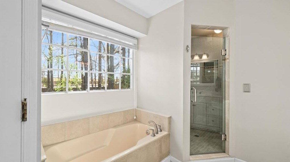 2953 4 Oaks Dr, Atlanta GA  30360-1753 exterior