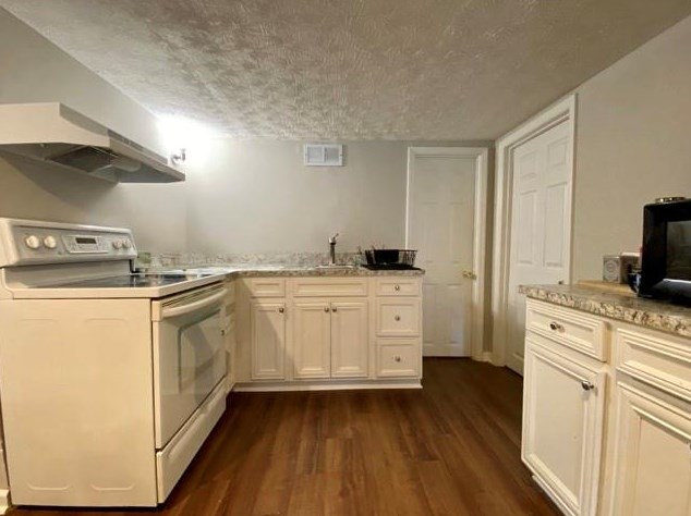 2953 4 Oaks Dr, Atlanta GA  30360-1753 exterior