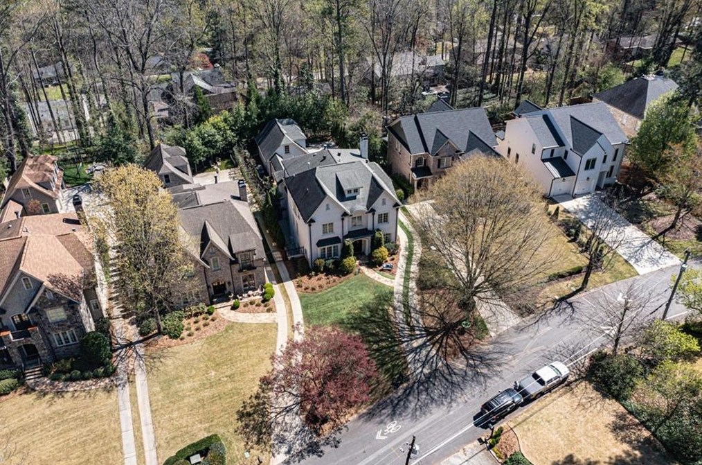 4005 Stratford Rd, Atlanta, GA 30342-3919