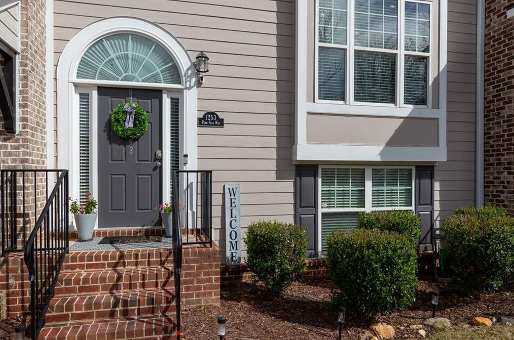 1253 Park Pass Way, Suwanee, GA 30024-4353