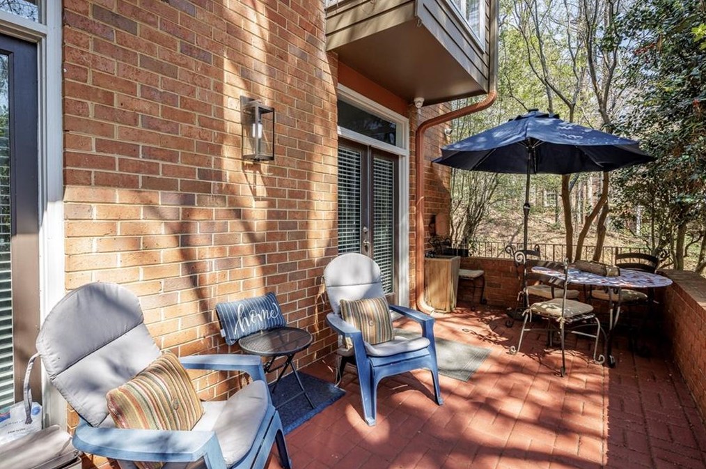 47 Willow Gln, Atlanta GA  30342-1341 exterior