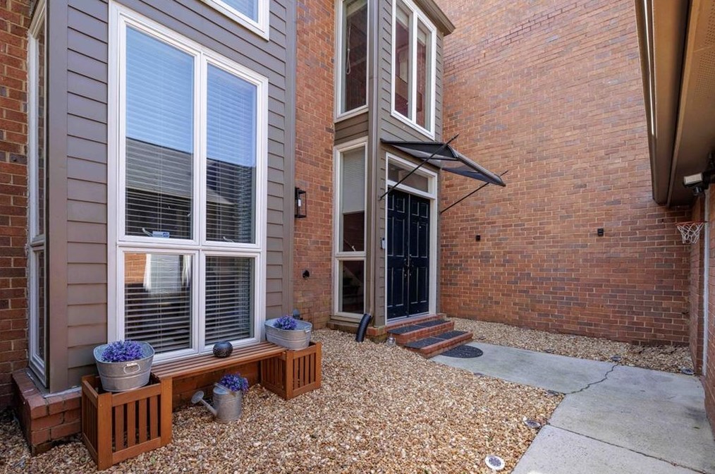 47 Willow Gln, Atlanta GA  30342-1341 exterior