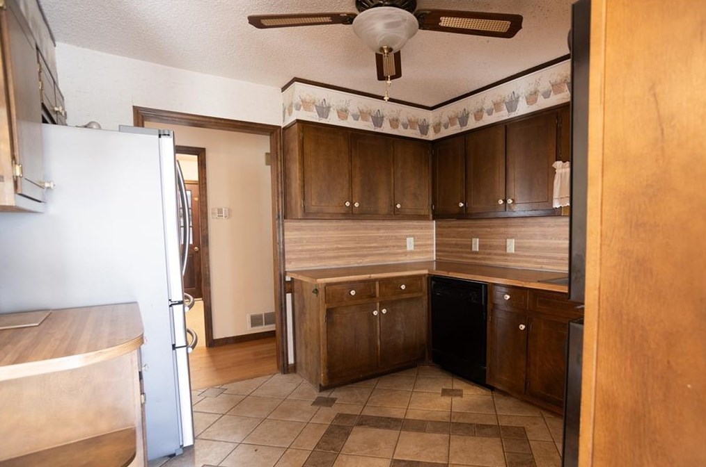 2859 Cascade Dr, Gainesville, GA 30504